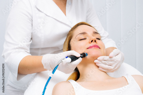 A dermatologist performs a hydro peel facial, highlighting advanced skin therapy for rejuvenation. Ideal for showcasing effective cosmetic enhancement and esthetic procedures.