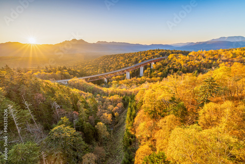 北海道　秋　紅葉　三国峠　然別湖　湖底線路
