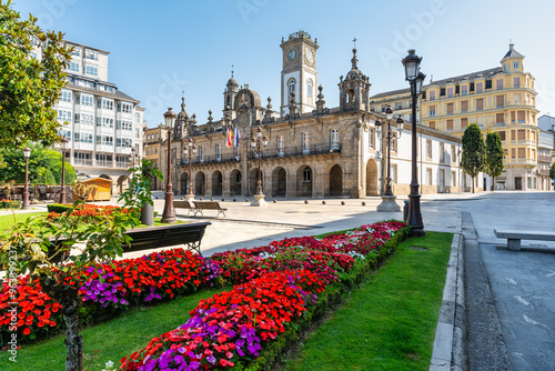 Tableau sur toile Plaza Mayor with the town hall building in the monumental city of Lugo, Galicia