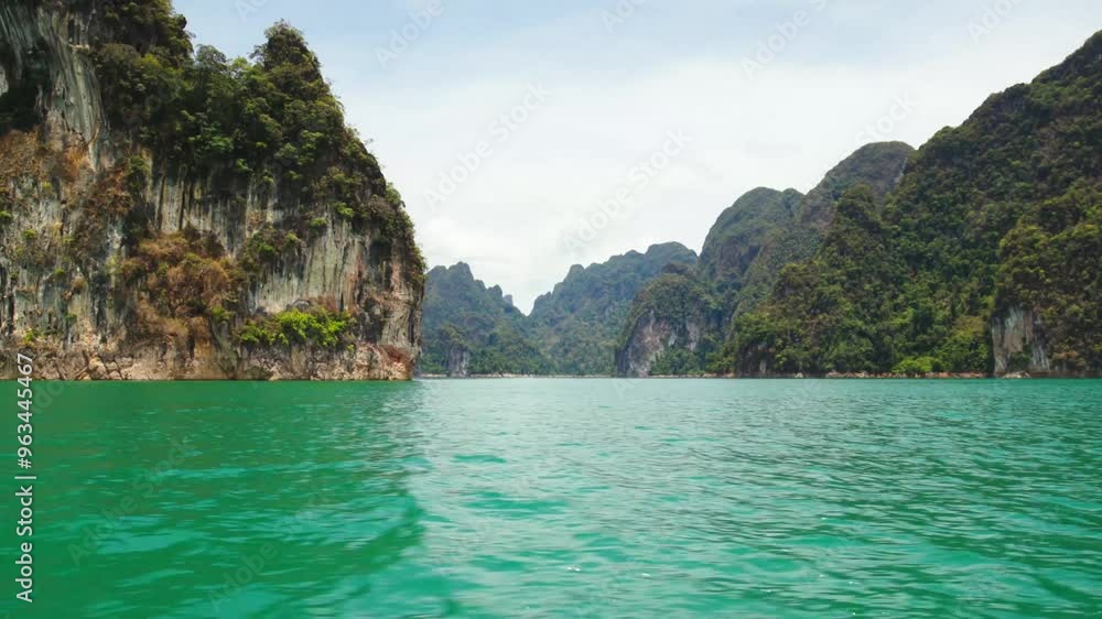 Voyage autour d'un affluent du lac Cheow Lan en Thaïlande Voyage autour d'un affluent du lac Cheow Lan en Thaïlande