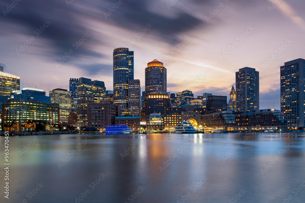 Obraz premium Boston Harbor Skyline and Financial District at sunset time Boston USA