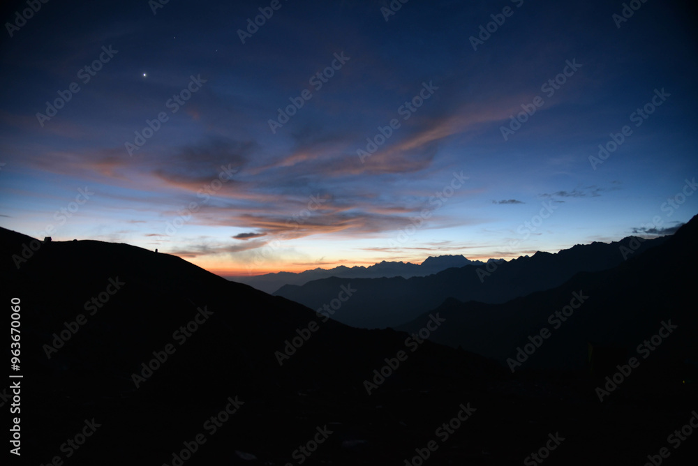 Obraz premium sunset over the mountains