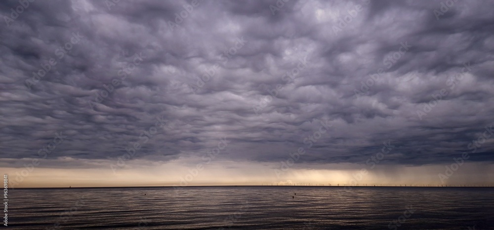 Fototapeta premium Purple skies over sea