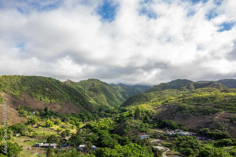 Fototapeta premium Landscape with hills next to the coast in West Maui close to the ocean