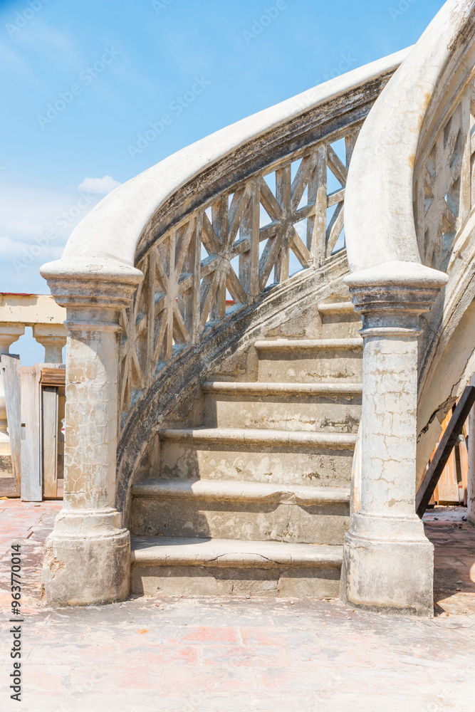 Obraz premium Cuba, Cienfuegos. Casa Cultura near Plaza Jose Marti. Tower with staircase. 2016-03-28