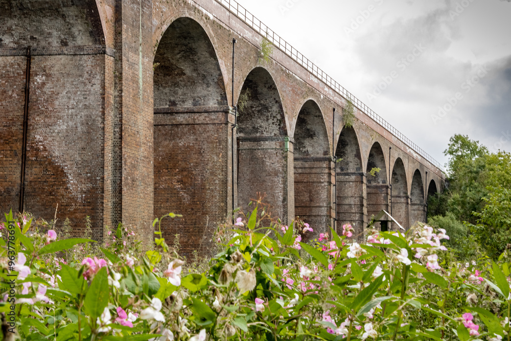 Obraz premium old bridge in the countryside
