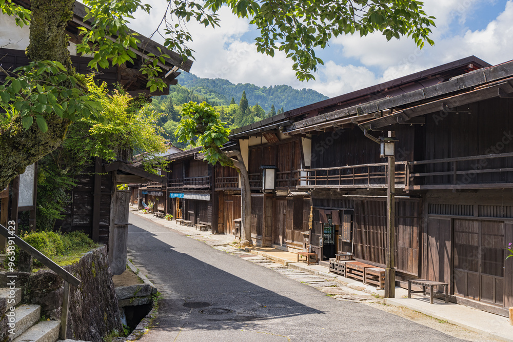 日本 長野県木曽郡南木曽町にある中山道の宿馬町、妻籠宿の寺下の町並み 日本 長野県木曽郡南木曽町にある中山道の宿馬町、妻籠宿の寺下の町並み