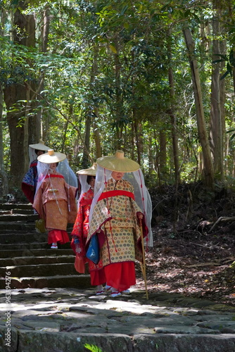 熊野古道　旅装束で参詣