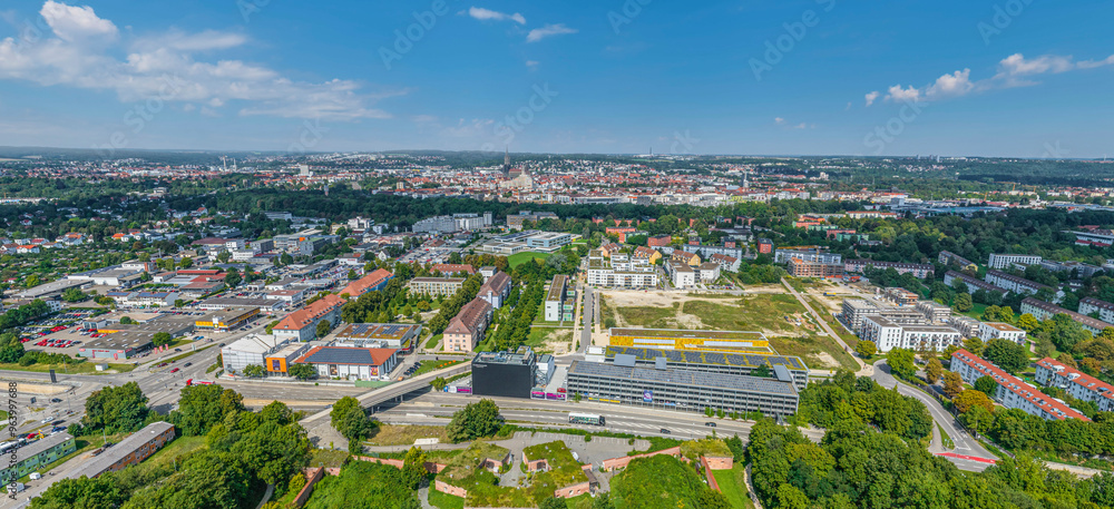 Obraz premium Blick von Süden auf Neu-Ulm und Ulm