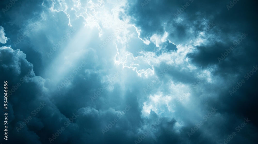 Obraz premium abstract dark cloudy sky with dramatic light, heaven background