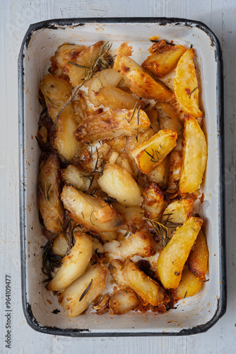 Obraz na płótnie crispy roasted potato wedges w salonie