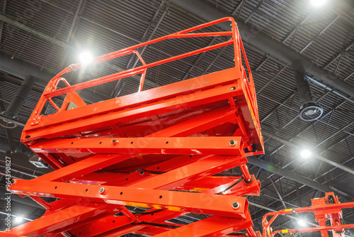 Industrial scissor lift. Eq...