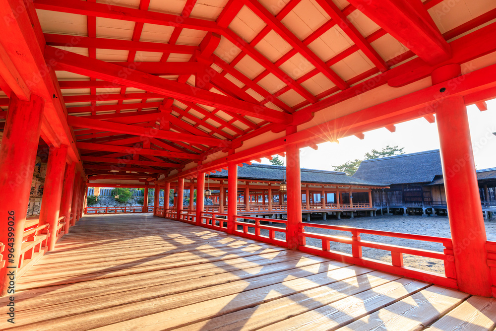 夏の嚴島神社 干潮時 広島県廿日市市 Itsukushima Shrine in summer. At low tide. Hiroshima Pref, Hatsukaichi City. 夏の嚴島神社 干潮時 広島県廿日市市 Itsukushima Shrine in summer. At low tide. Hiroshima Pref, Hatsukaichi City.