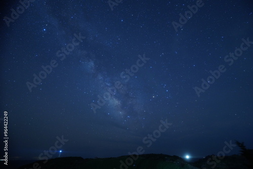 灯台の上にかかる天の川