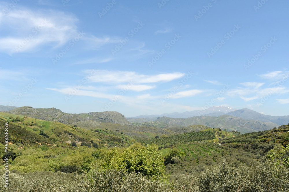 Le massif du Psiloritis vu depuis Agkouseliana près de Spili en Crète Le massif du Psiloritis vu depuis Agkouseliana près de Spili en Crète