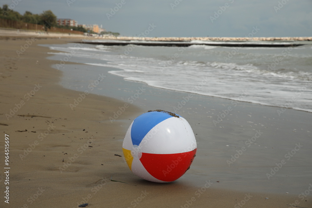 Obraz premium ball on the beach
