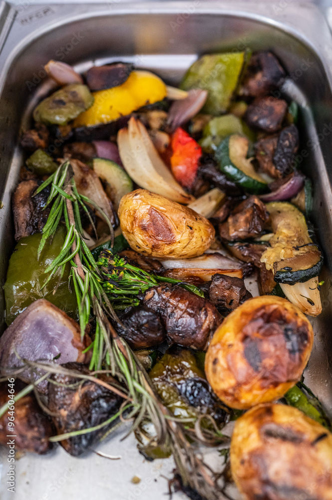 Fototapeta premium grilled vegetables in a steel box