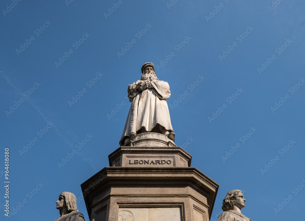 Fototapeta premium Statue, Da Vinci, Milan
