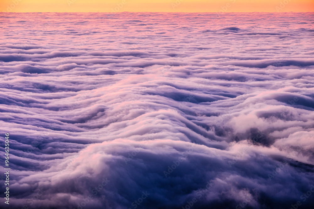 Obraz premium Colorful vivid sunrise sky with dramatic waves of clouds