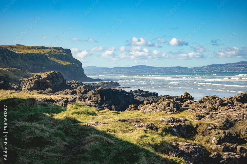 Fototapeta premium sea ​​and hills