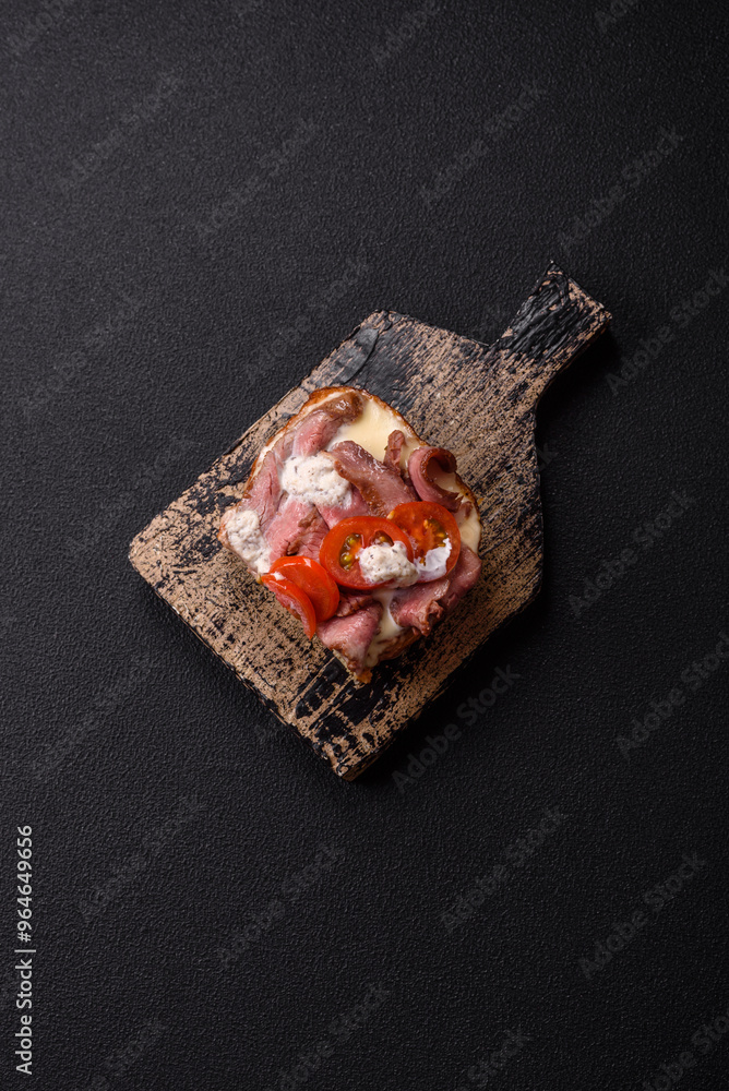 Sandwich with brioche bun, roast beef, tomatoes, stracciatello Sandwich with brioche bun, roast beef, tomatoes, stracciatello