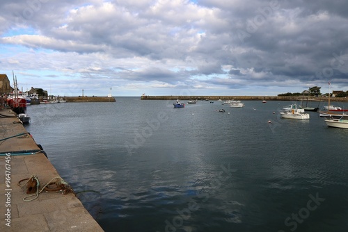 Le port d'échouage, port de pêche et port de plaisance, village de Barfleur, département de la Manche, France