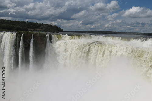 Obraz na plátně Majestuosa Garganta del Diablo en Cataratas del Iguazú, Argentina