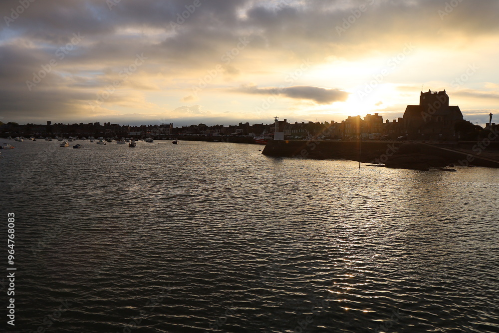 Le port d'échouage, port de pêche et port de plaisance, village de Barfleur, département de la Manche, France Le port d'échouage, port de pêche et port de plaisance, village de Barfleur, département de la Manche, France