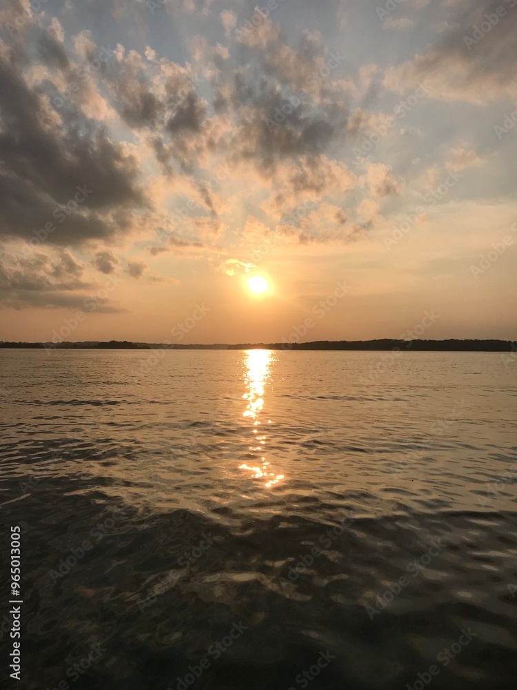 Obraz premium Sunset on lake