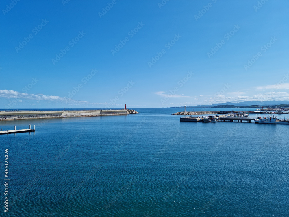 This is the scenery of Daepo Port on the East Sea of Korea.
This is the scenery of Daepo Port on the East Sea of Korea.