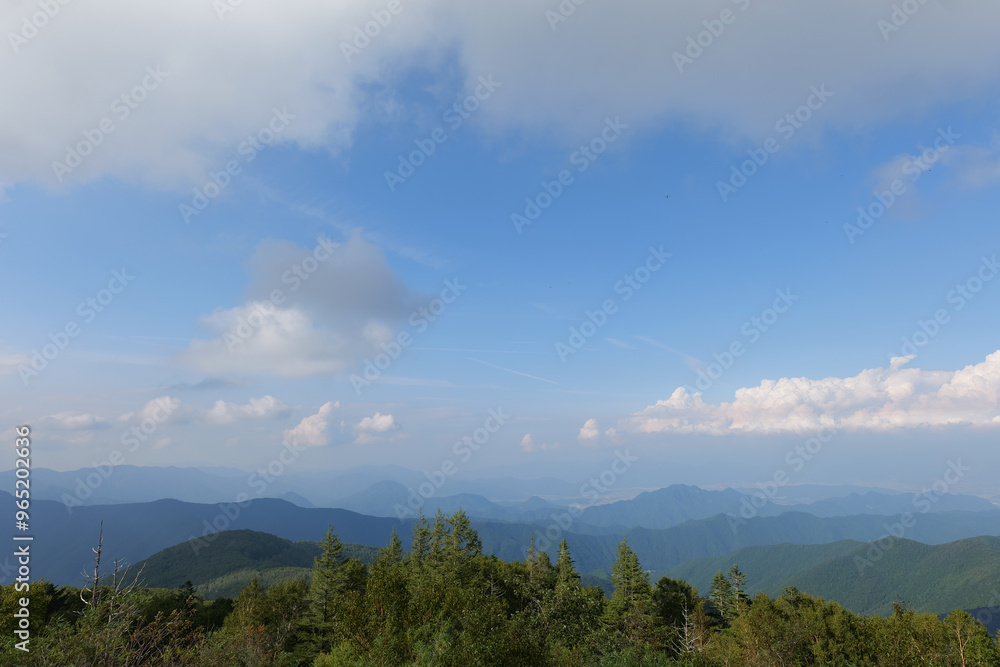 美ヶ原高原から見た山々と青空
美ヶ原高原から見た山々と青空