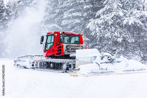 Bild auf Leinwand Snow groomer ratrack machine, ski slope