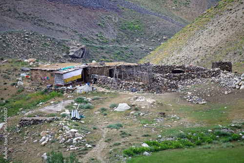 Fotografie Shepherds' hut and sheepfold along the Bartang Valley in the Gorno-Badakhshan re