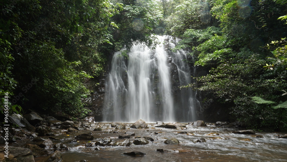 Naklejka premium Ellinjaa Falls Queensland Australia