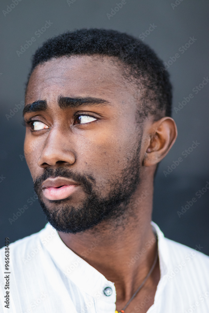 Obraz premium Pensive man looking away