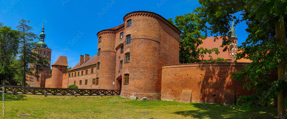 Φωτογραφία panoramic view of Gothic cathedral from the 14th century in Frombork, Poland