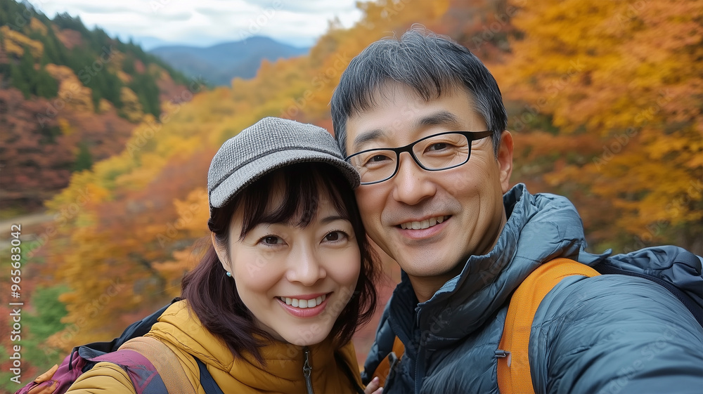 紅葉を背景にセルフィー 紅葉を背景にセルフィー