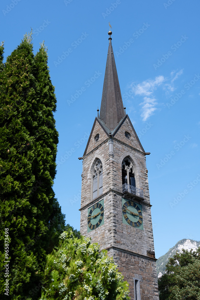 Turm der protestantischen Kirche von Tamins, Kanton Graubünden, Schweiz Turm der protestantischen Kirche von Tamins, Kanton Graubünden, Schweiz