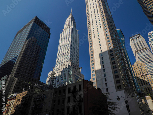 famous new york manhattan skyscrapers building