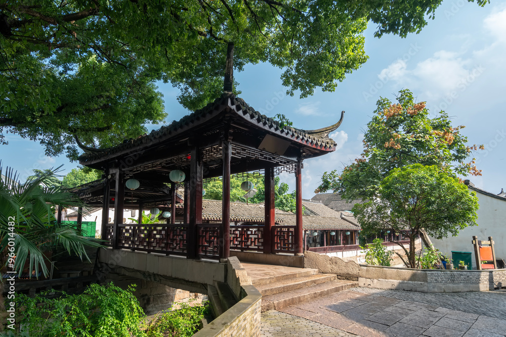Obraz premium Serene Pavilion Surrounded by Lush Greenery in a Traditional Garden