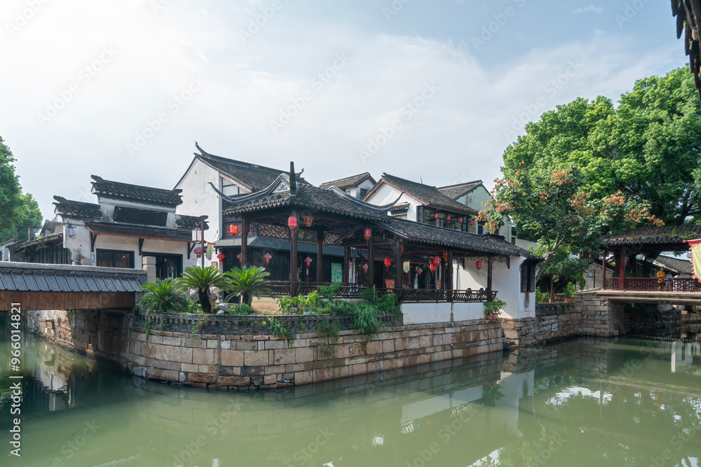 Fototapeta premium Charming Traditional Chinese Architecture in a Serene Water Town