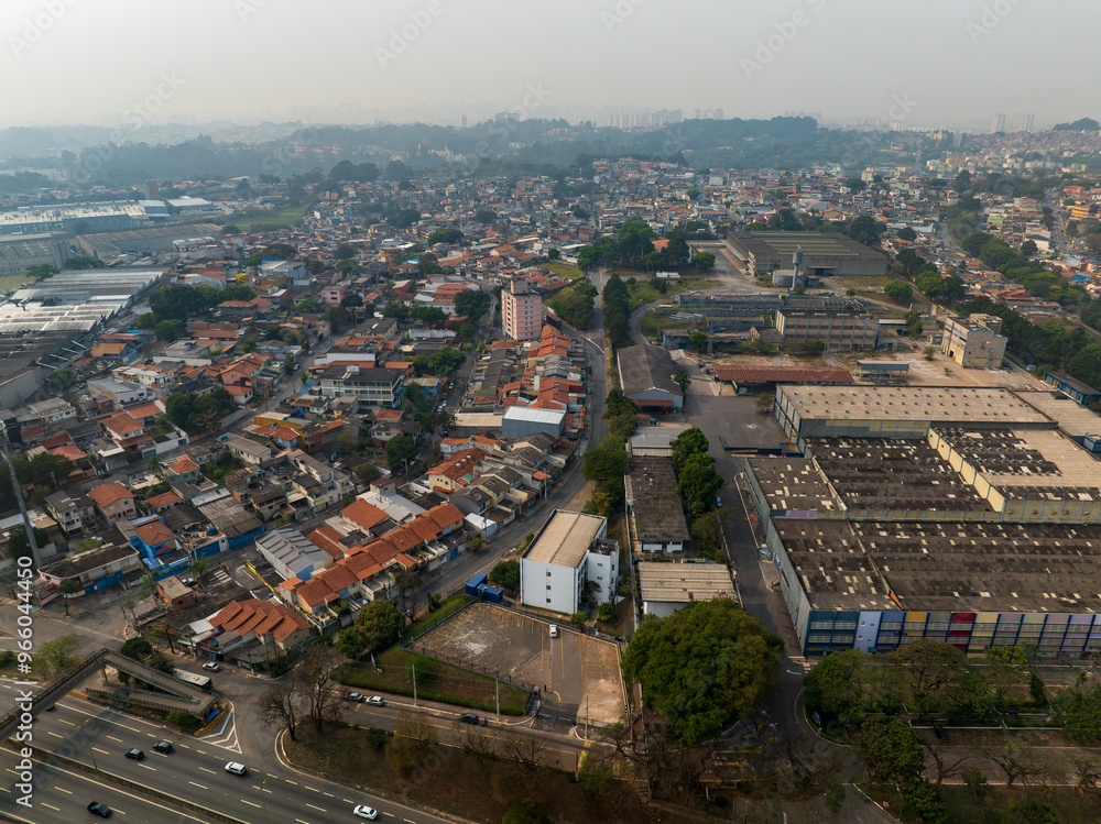 Fototapeta premium imagens aéreas impressionantes da cidade de Osasco, destacando seus principais pontos e oferecendo uma perspectiva única e ampla para valorizar projetos e promover a beleza urbana.