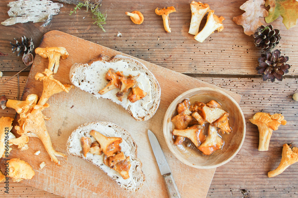 Pfifferlinge Waldpilze Pilze Wald Brot Butter