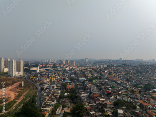 imagens aéreas impressionantes da cidade de Osasco, destacando seus principais pontos e oferecendo uma perspectiva única e ampla para valorizar projetos e promover a beleza urbana.