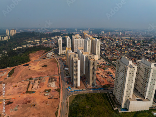 imagens aéreas impressionantes da cidade de Osasco, destacando seus principais pontos e oferecendo uma perspectiva única e ampla para valorizar projetos e promover a beleza urbana. photo