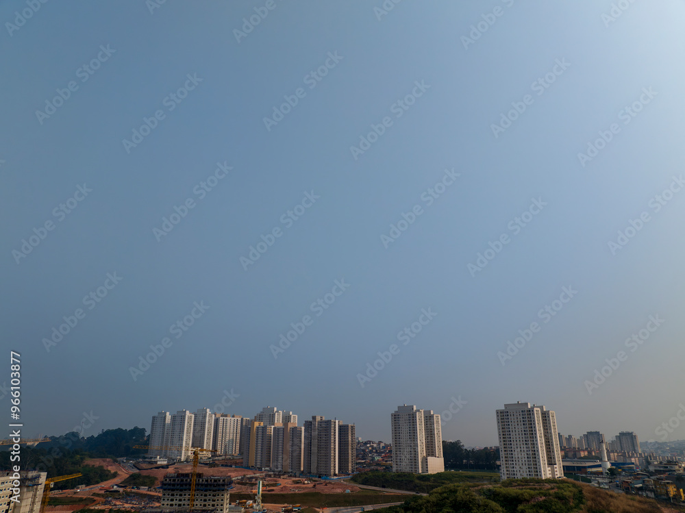 imagens aéreas impressionantes da cidade de Osasco, destacando seus principais pontos e oferecendo uma perspectiva única e ampla para valorizar projetos e promover a beleza urbana.