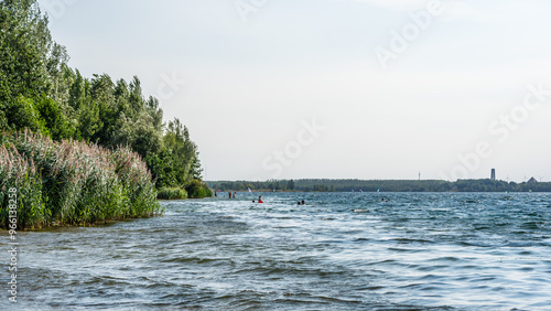 Der Cospudener See in Leipzig während eines heißen Sommertages photo