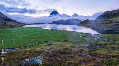 Lagos de Ayous timelapse niebla lago amanecer Midi de Ousseau