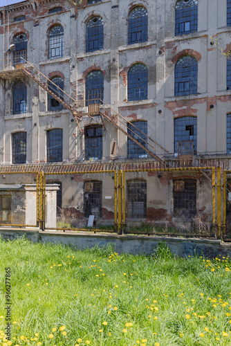 Obraz na płótnie Jarocinski Factory, ruins of 19th century textile industry, located in Targowa street, Lodz, Poland w salonie