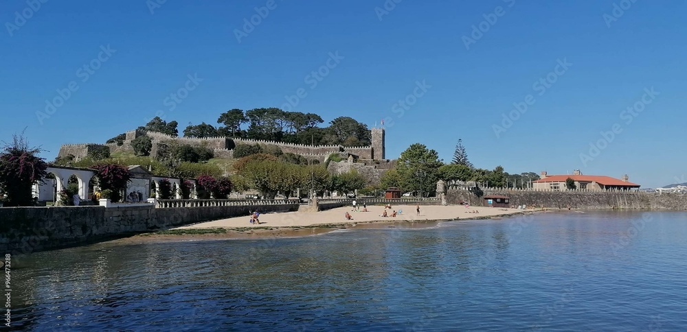 Naklejka premium Panorámica del castillo de Baiona, Galicia
